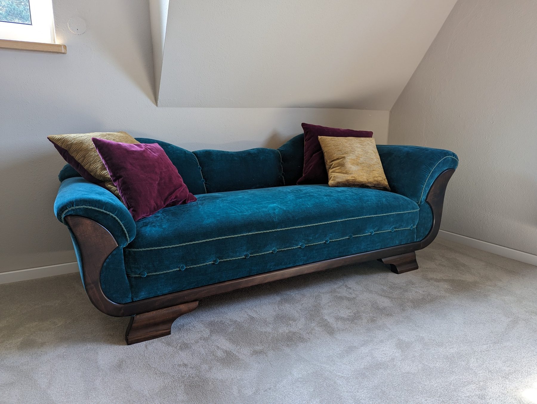 Petrolfarbenes Sofa